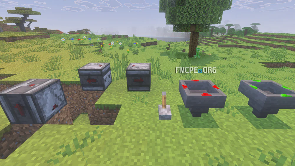 Hoppers and Observers have arrow indicators